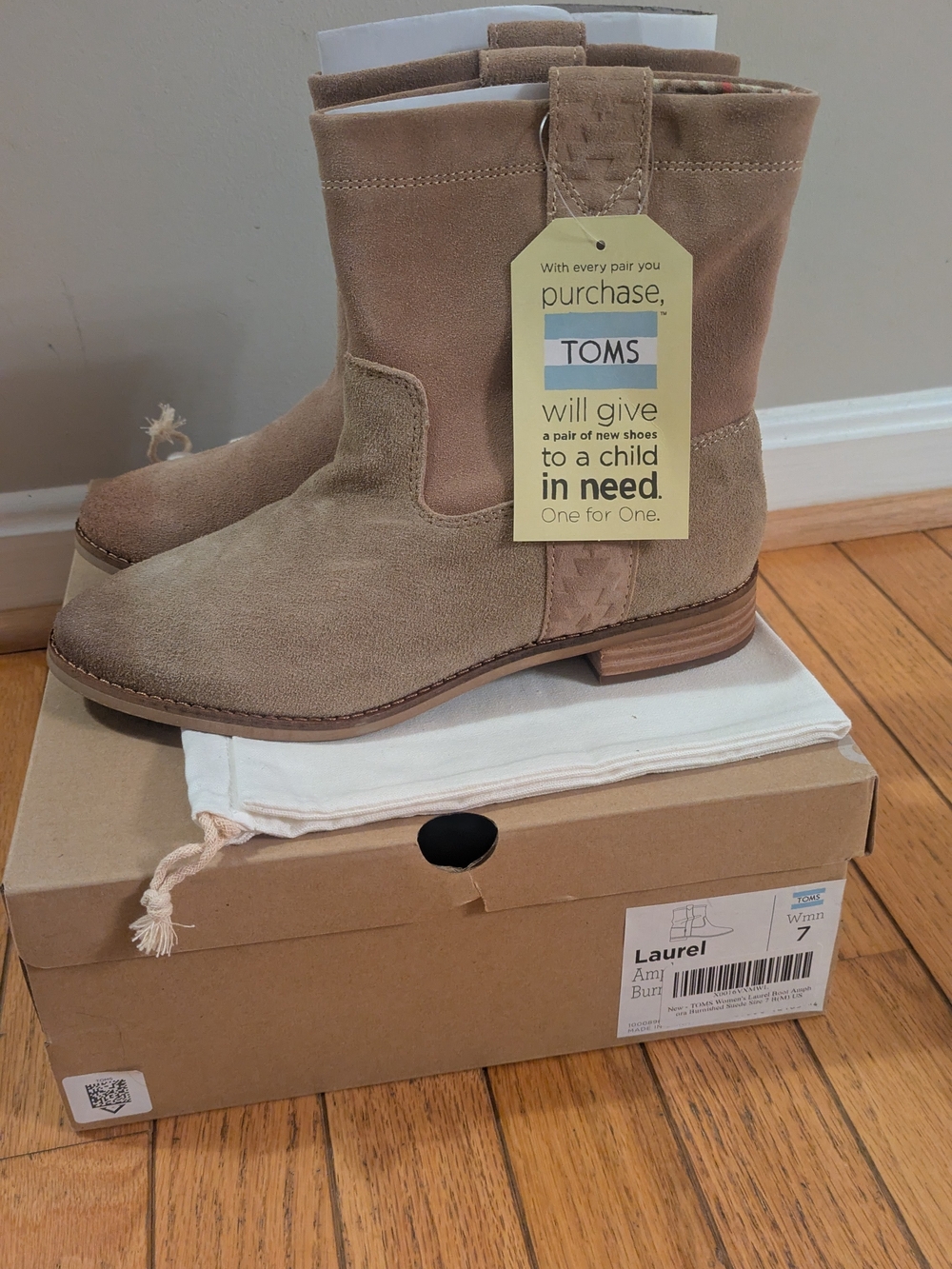 TOMS NWT Women's Laurel Suede Boot - Beige Sz 7